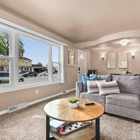 Stadium District Walking Distance, Tailgate Garage
